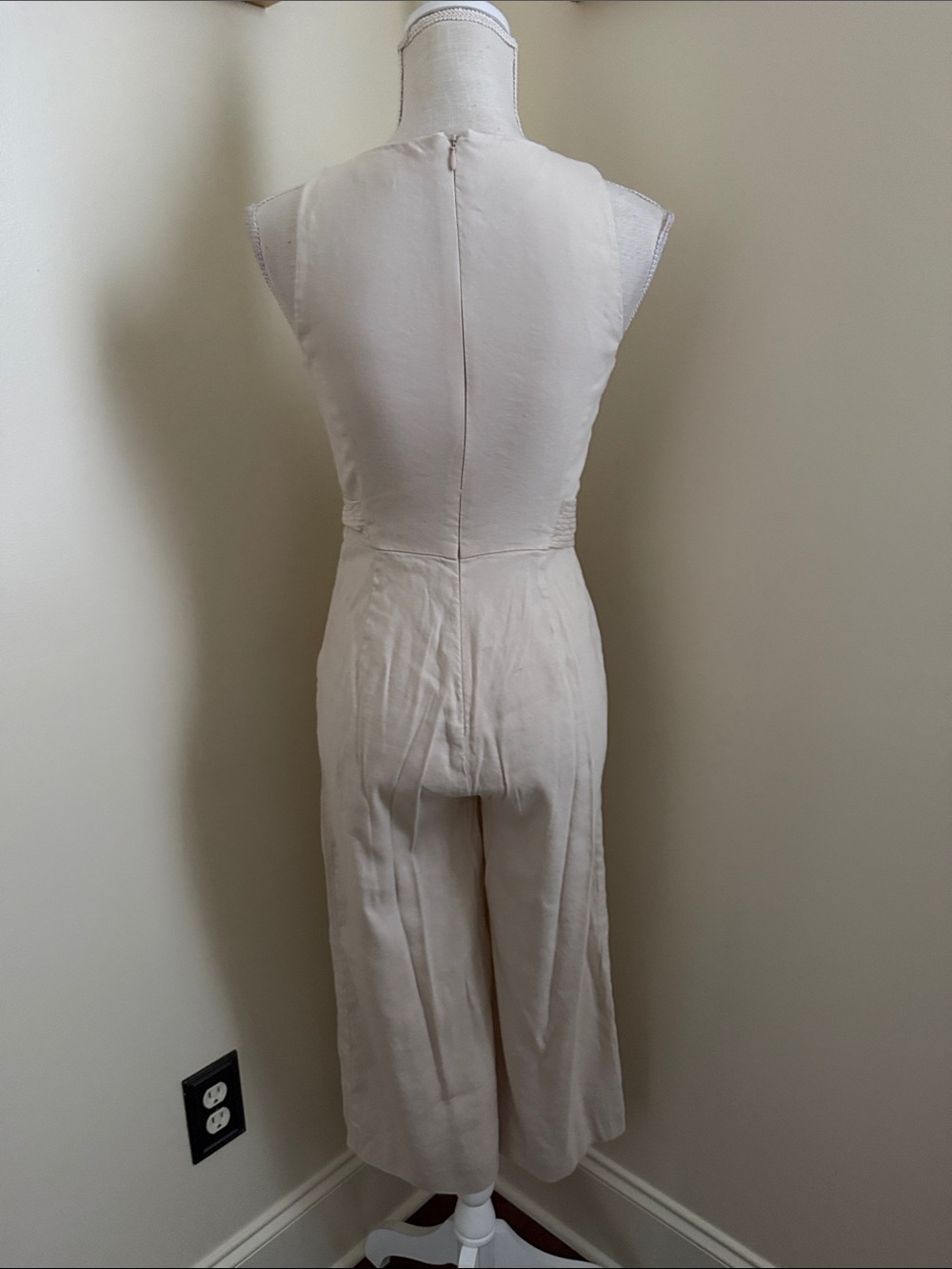 ANTONIO MELANI Sleeveless Cream Tie-Waist Linen Jumpsuit - Picture 10 of 12